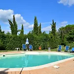 Restful Near Forest In With Pool Dom wakacyjny Vinci