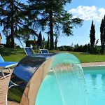 Restful Near Forest In With Pool Dom wakacyjny Vinci
