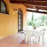 Dom wakacyjny Restful Near Forest In With Pool