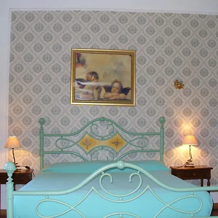 Restful Farmhouse Near Forest In Vinci With Pool